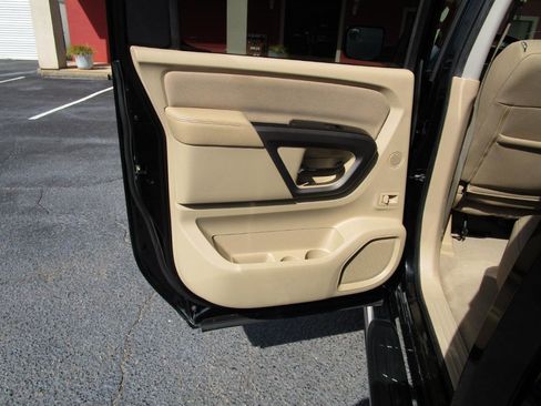 Used 2015 Nissan Titan SV image 21
