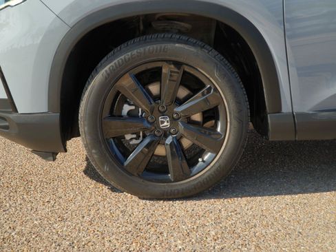 Used 2025 Honda Pilot Black Edition image 17