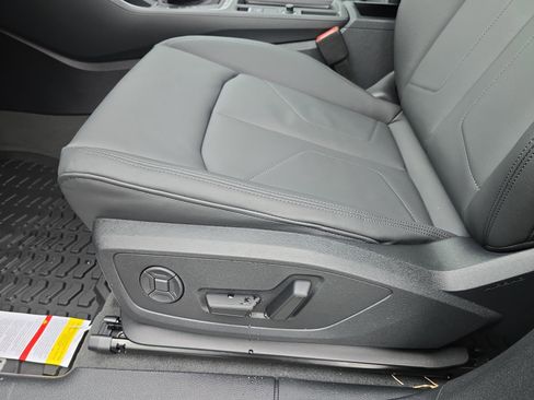 New 2025 Audi Q3 2.0T Premium image 28