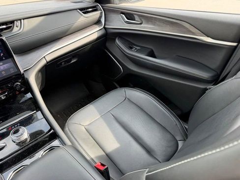 Used 2022 Jeep Grand Cherokee L Limited image 19