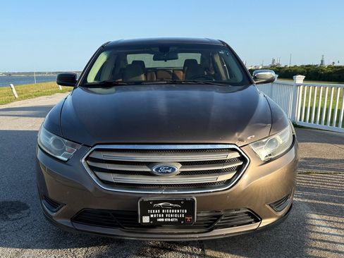 Used 2015 Ford Taurus SE FWD image 2