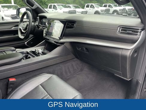 Used 2024 Jeep Wagoneer Series II w/ Flexible Seating Group AWD/4WD image 15
