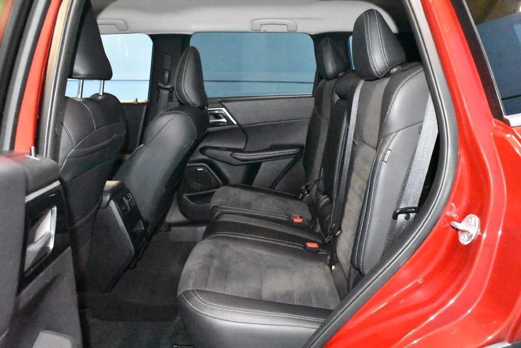 Used 2025 Mitsubishi Outlander SE AWD/4WD image 21