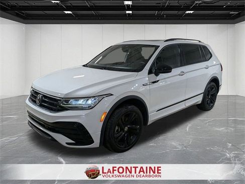 Certified 2023 Volkswagen Tiguan SE R-Line image 1