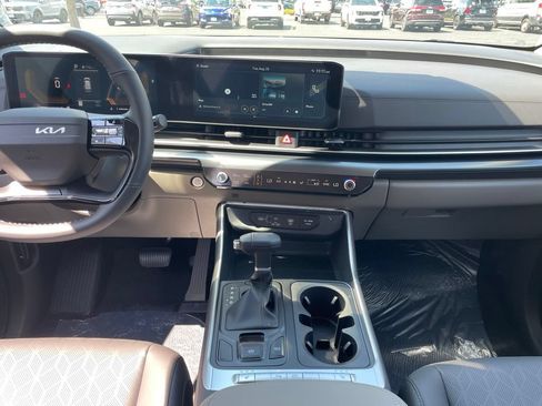 New 2027 Kia Carnival FWD image 11