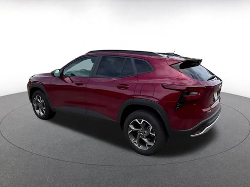 Used 2025 Chevrolet Trax LT FWD image 10