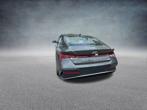 New 2025 Hyundai Elantra Limited image 18