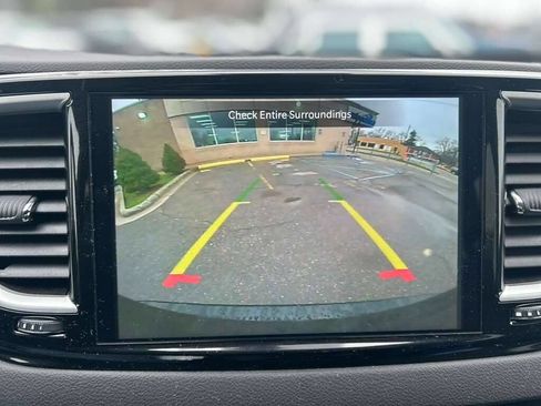 Used 2026 Chrysler Pacifica Select image 15