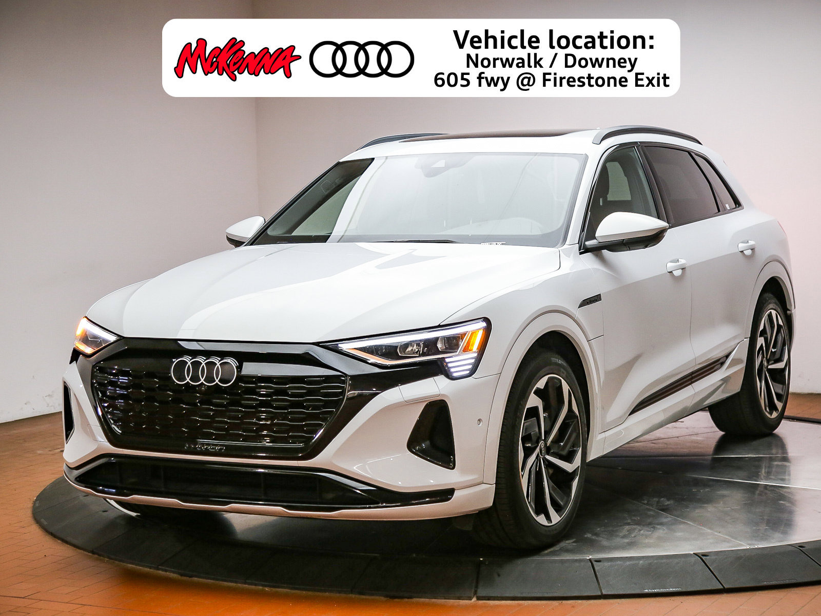 Certified 2024 Audi Q8 e-tron Premium Plus AWD/4WD image 1