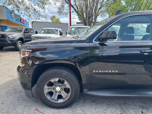 Used 2017 Chevrolet Suburban LS RWD image 25