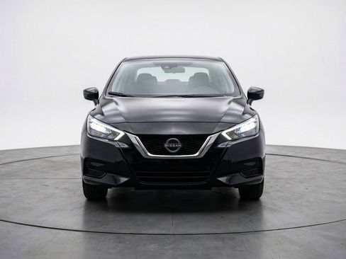 Used 2025 Nissan Versa SV image 2