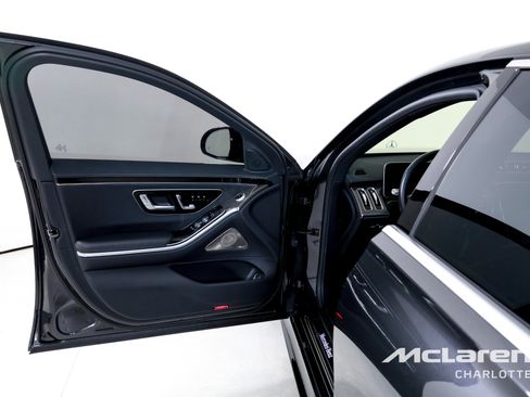 Used 2022 Mercedes-Benz S 580 4MATIC Sedan w/ AMG Line Package image 10