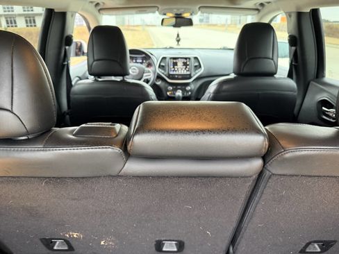 Used 2017 Jeep Cherokee Overland image 24