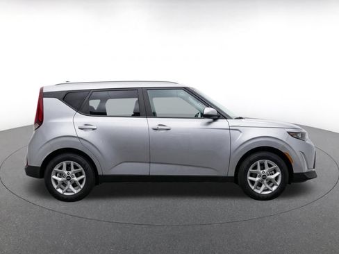 Used 2025 Kia Soul LX w/ LX Technology Package FWD image 14
