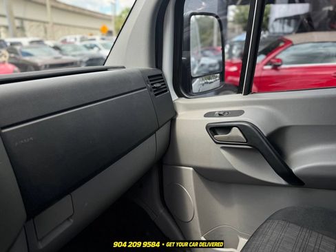 Used 2015 Mercedes-Benz Sprinter 2500 image 14