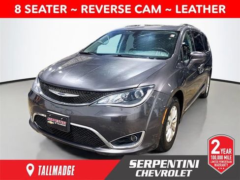 Used 2019 Chrysler Pacifica Touring-L FWD image 1