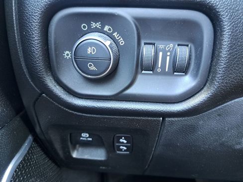 Used 2022 RAM 1500 Laramie w/ Sport Appearance Package image 14