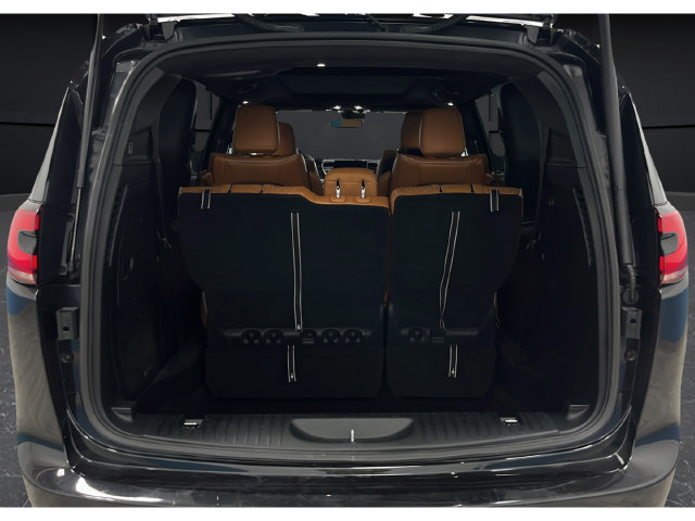 Used 2023 Chrysler Pacifica Pinnacle FWD image 28