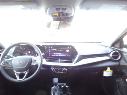 New 2026 Chevrolet Trax LT w/ Sunroof Package FWD image 23