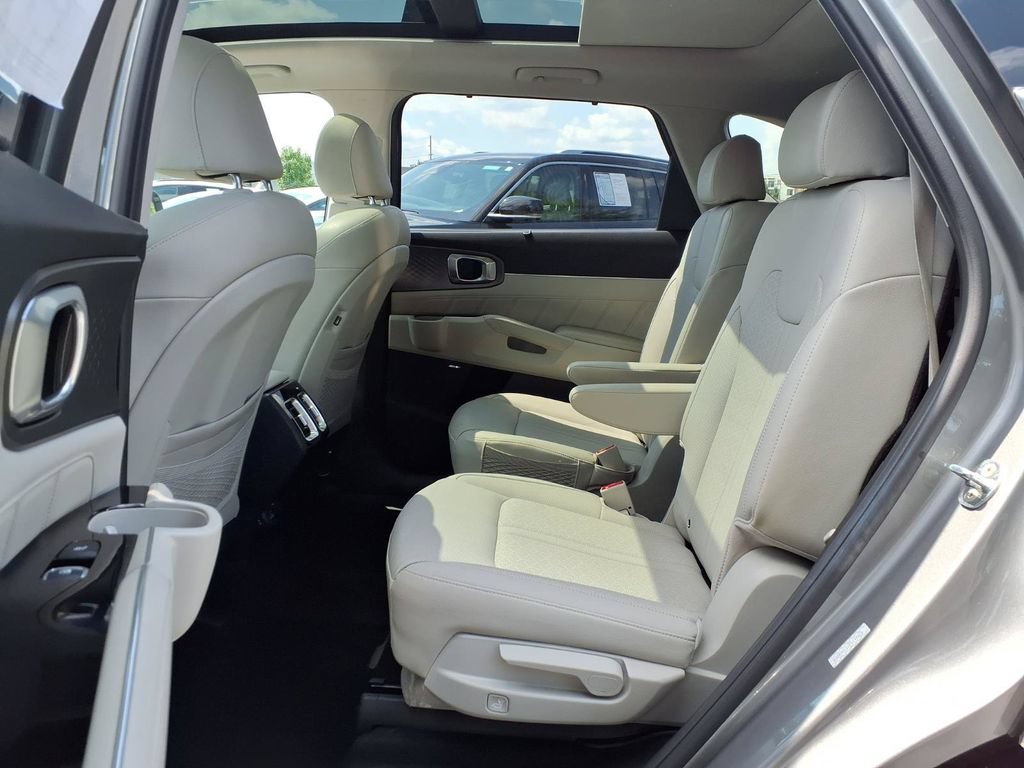 Used 2023 Kia Sorento SX Prestige w/ Panoramic Sunroof Package AWD/4WD image 21