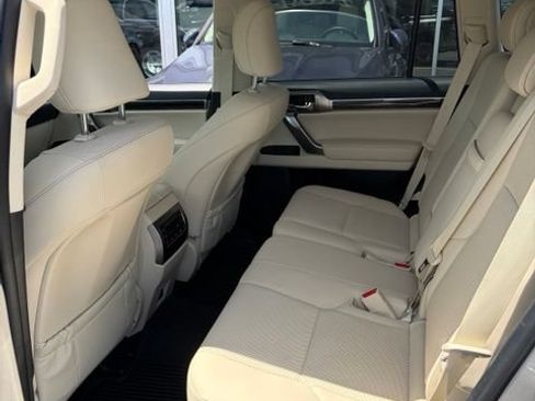 Used 2022 Lexus GX 460 Premium w/ Premium Package AWD/4WD image 6