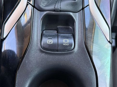 Used 2021 Toyota Corolla LE image 19