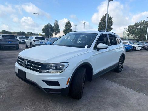 Used 2020 Volkswagen Tiguan SE FWD image 1