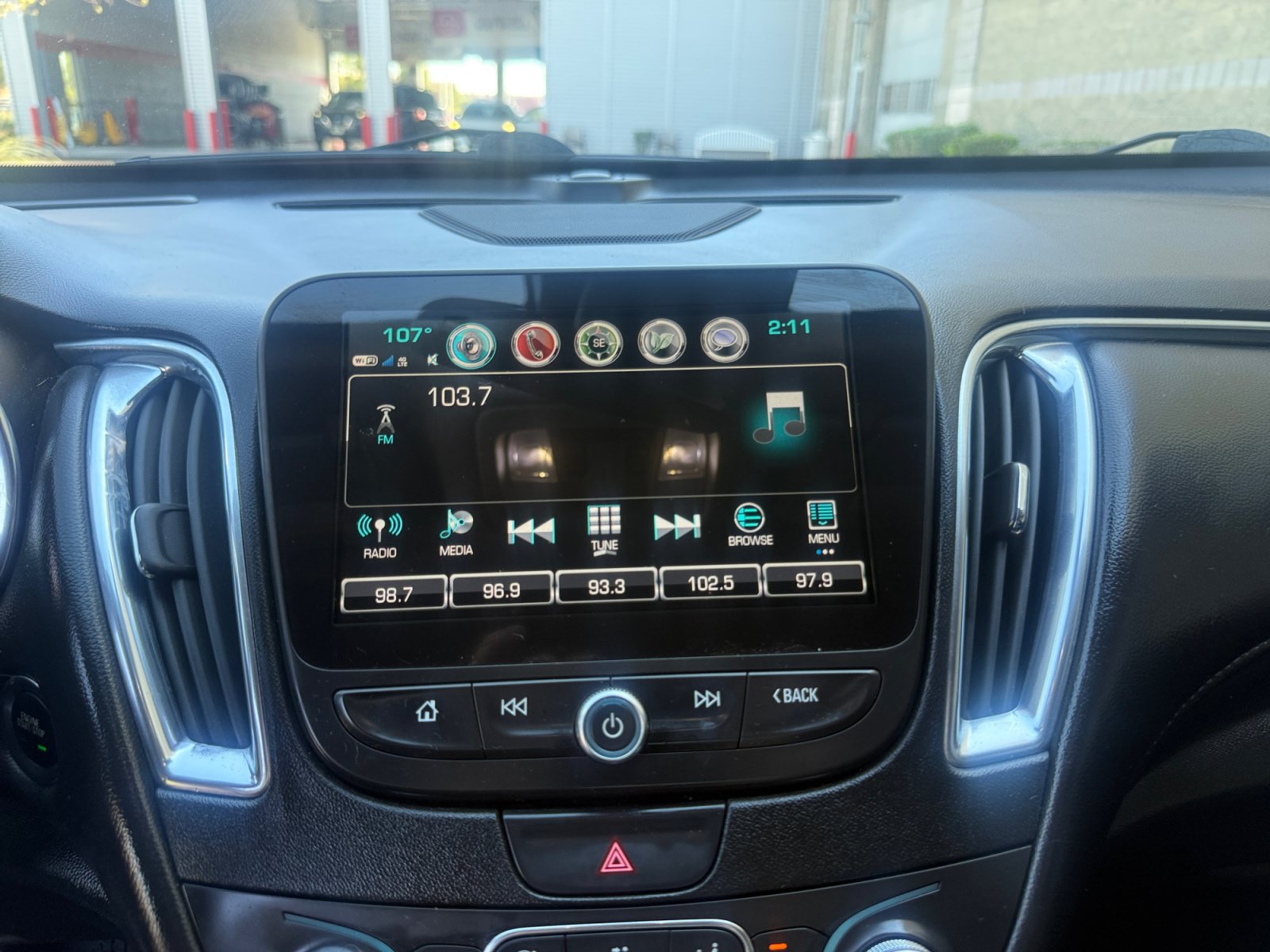 Used 2018 Chevrolet Malibu Hybrid w/ Leather Package FWD image 22