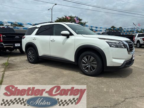 Used 2024 Nissan Pathfinder SV FWD image 1