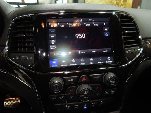 Used 2021 Jeep Grand Cherokee SRT image 18