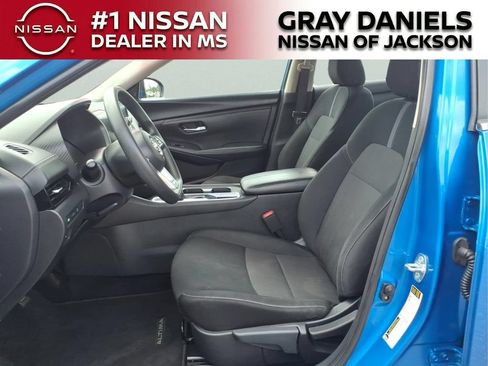Used 2024 Nissan Sentra SV FWD image 23