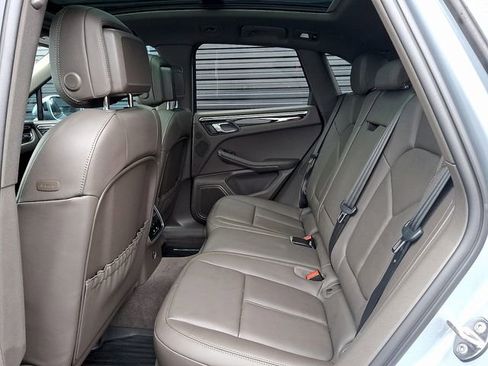 Certified 2023 Porsche Macan image 16