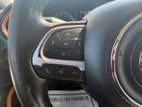 Used 2017 Jeep Renegade Altitude FWD image 29