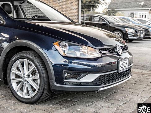 Used 2017 Volkswagen Golf Alltrack S image 4