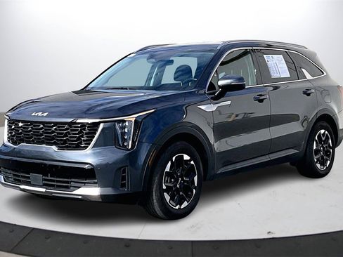 Used 2024 Kia Sorento S image 4