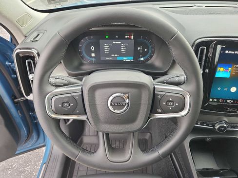Used 2025 Volvo XC40 B5 Ultra w/ Protection Package Premier image 20