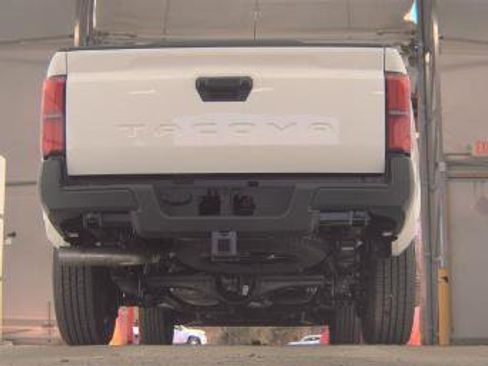 Used 2025 Toyota Tacoma SR image 9