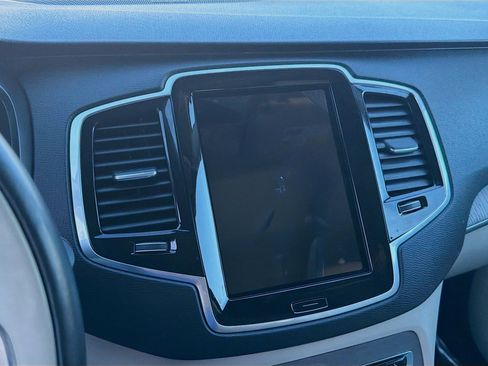 Used 2023 Volvo XC90 B6 Plus w/ Protection Package Premier image 12