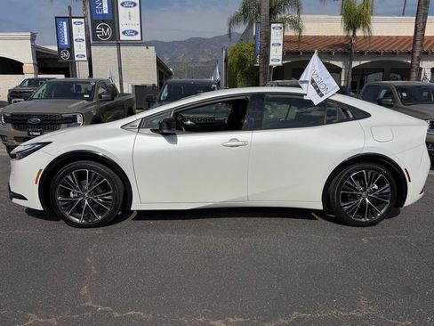 Used 2025 Toyota Prius XLE image 5