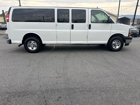 Used 2017 Chevrolet Express 3500 LT w/ LT Preferred Equipment Group RWD image 8