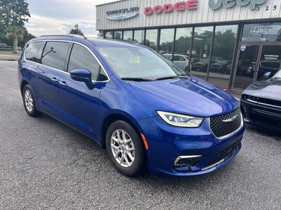 Used 2021 Chrysler Pacifica Touring-L w/ Uconnect Theater Family Group