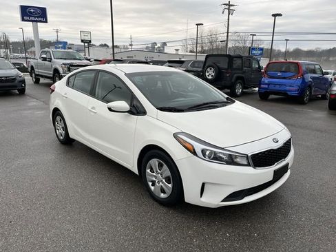 Used 2017 Kia Forte LX image 11