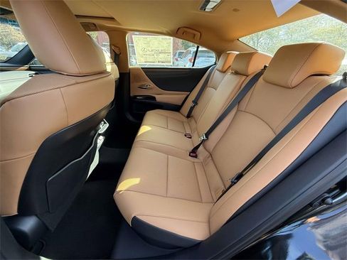 New 2025 Lexus ES 300h w/ Premium Package image 13