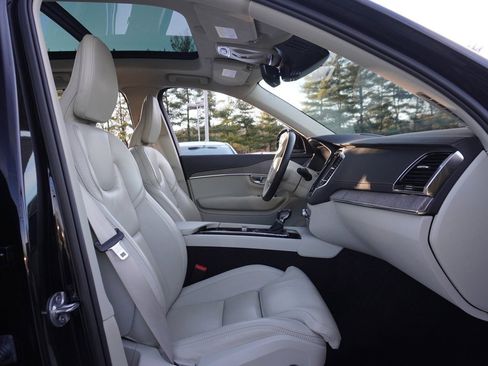 Used 2022 Volvo XC90 T6 Inscription w/ Advanced Package image 38