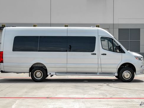 Used 2023 Mercedes-Benz Sprinter 3500 image 18