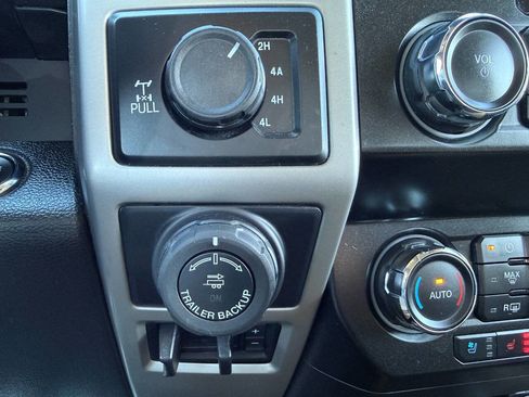 Used 2020 Ford F150 Lariat w/ Max Trailer Tow Package image 42