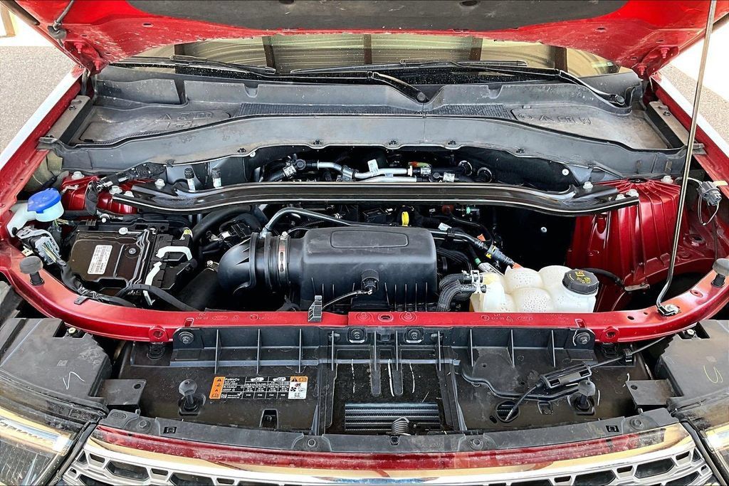 Used 2022 Ford Explorer Limited w/ Equipment Group 301A AWD/4WD image 29