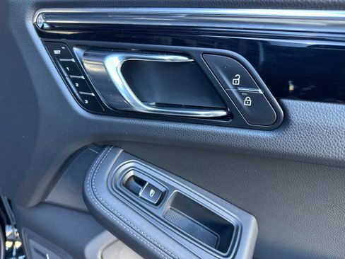 Certified 2026 Porsche Macan AWD/4WD image 18