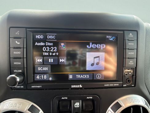 Used 2018 Jeep Wrangler Unlimited Sahara AWD/4WD image 16