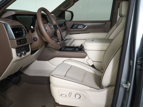 Used 2026 GMC Yukon Denali AWD/4WD image 16